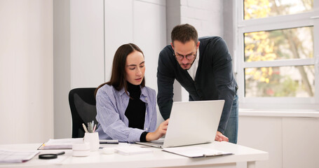 Chartered Accountant Mentoring Young Worker