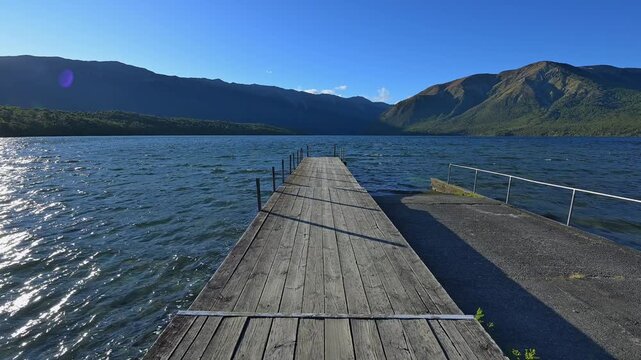 Holzsteg, See, Berglandschaft, D&auml;mmerung, Sommer, Lake Rotoiti, Saint Arnaud, Tasman Region, S&uuml;dinsel, Neuseeland, Ozeanien