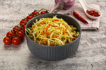 Vegan salad with kohlrabi and carrot