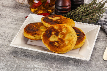 Georgian cuisine - Corn bread Mchadi