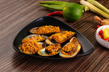 Gourmet baked mussels with garlik