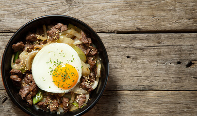 Beef rice bowl with egg