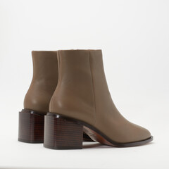 Bottine mi-mollet en cuir marron