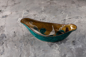 Kutani Ware Yoshidaya Style Boat-Shaped Dish with Gourd Design &ndash; Meiji Period Japan