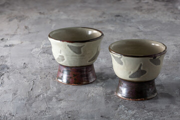 Utsuwa Mukozuke Mashiko-yaki Iron Glaze Footed Bowl with Signature &ndash; Tochigi Japan, Showa Era