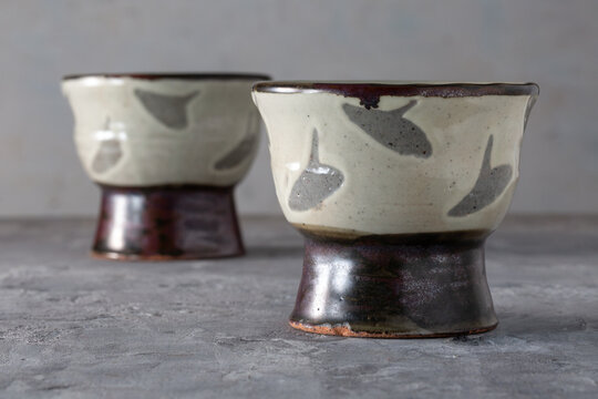 Utsuwa Mukozuke Mashiko-yaki Iron Glaze Footed Bowl with Signature &ndash; Tochigi Japan, Showa Era