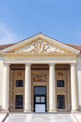Fototapeta premium Villa Cornaro facade featuring classical architecture and sculptures