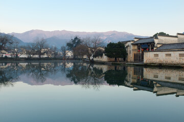 Obraz premium The Morning Time of Nanhu (South Lake) in Hongcun Village, Huangshan, Anhui Province in Winter 