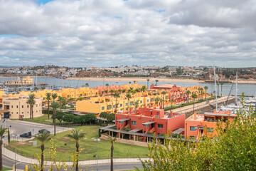 Marina de la ville de Portimao, ville balnéaire du sud du Portugal en Algarve.	