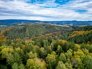Fototapeta premium Eine wunderschöne kleine Wanderung durch den Herbst im Südwesten des Thüringer Waldes rund um Schmalkalden - Thüringen - Deutschland