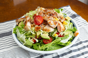 チキン入りサラダ