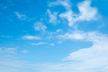 Naklejka premium beautiful blue sky with clouds background