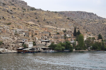 Obraz premium Historic Stone Houses of Halfeti Village on the Euphrates River, Turkey