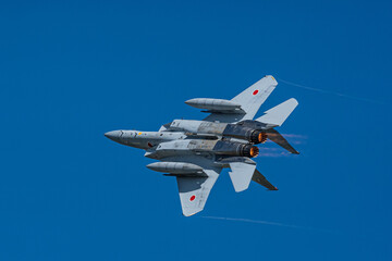 飛行する戦闘機　F-15J　航空自衛隊