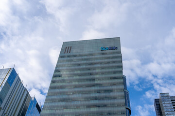Fototapeta premium Toronto, Canada - November 8, 2025: SickKids sign on the building at The Hospital for Sick Children in Toronto, SickKids is the second-largest paediatric research hospital in the world.