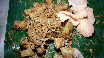 Ketoprak is a traditional Indonesian food originating from West Java, made from rice cakes, bean sprouts, tofu and peanut sauce with crackers. 