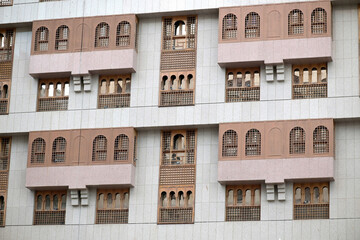 Obraz premium Intricate windows adorn building in Middle East