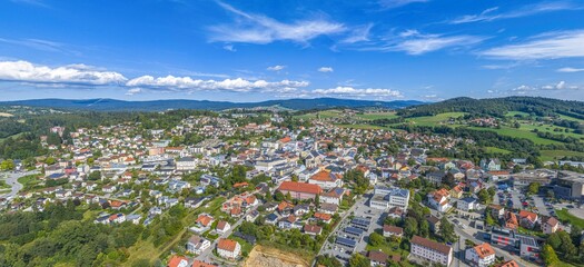 Die Kreisstadt Freung im Dreiländereck Bayerischer Wald aus der Vogelperspektive