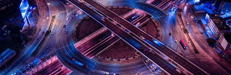 Expressway, Self-driving autonomous electric cars of the future with elements move along a busy traffic intersection. Artificial Intelligence, Car Scan, GPS Tracking, Smart Roads, IoT, highway