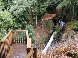 batán de Mezonzo, construcción hidráulica del s. XII, con la cascada de quince metros de altura,...