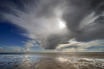 Traumhafte Wolkenstimmung &uuml;ber der Nordsee