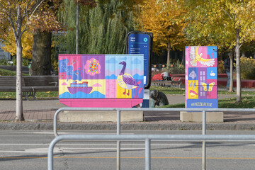 Naklejka premium utility and control cabinets decorated with fancy painting near Love Park, located at 96 Queens Quay W, Toronto