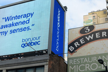 Fototapeta premium detail of electronic sign of Bonjour Québec, official brand and trademark used by the Ministère du Tourisme du Québec (Quebec's Ministry of Tourism) and sign above 3 Brasseurs MicroBrewery - Toronto
