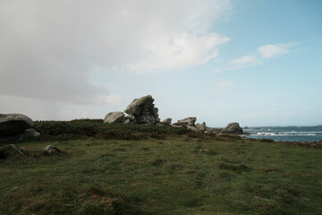Rochers à Kerlouan dans le Finistère en Bretagne, France - Europe