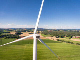 Windkraft - Repowering, Fundament und Aufbau einer Windkraftanlage.