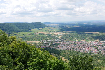 Fototapeta premium Aussicht von der Burg Teck auf dem Teckberg in der Schwäbischen Alb