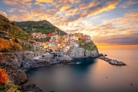 Manarola, Italy in the Cinque Terre Region on a late autumn dawn. 943
