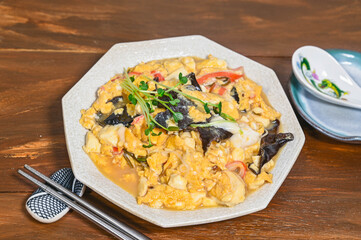 きくらげとカニカマの豆腐卵とじ