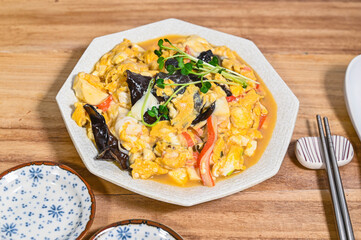 きくらげとカニカマの豆腐卵とじ