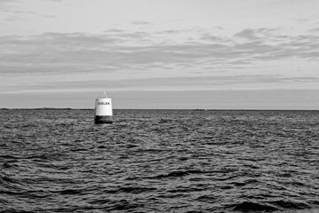 côte et paysage maritime de l'île de batz en face de roscoff