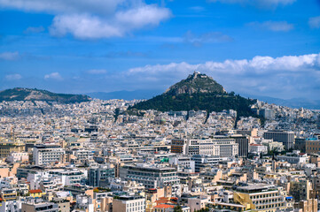 Grecja, Ateny. Widok na miasto ze wzg&oacute;rzem w tle
