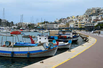 Pireus - kutry rybackie cumujące  w marinie