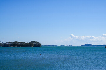 松島湾に浮かぶ島々と穏やかな海の色