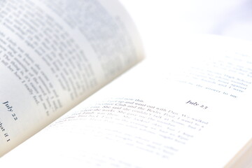 Obraz premium Open book on a white background 