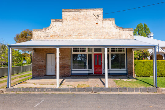 Old empty shop in Spring Hill, Central West, New South Wales, Australia