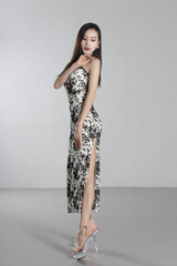 Sexy cheongsam, high heels, elegant beauty