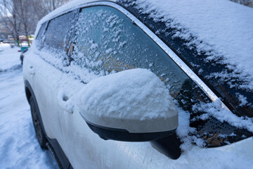A car in the snow early in the morning