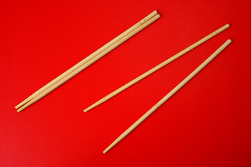 赤い背景に箸01