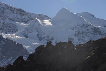 Markantes Silberhorn (3690) unterhalb der Jungfrau im Fokus
