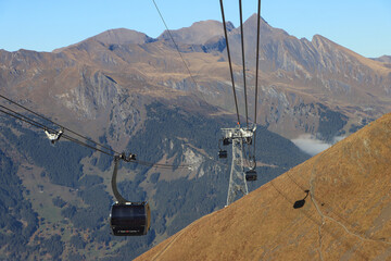 Wanderparadies Jungfrauregion; Eiger-Express vor dem Schwarzhorn