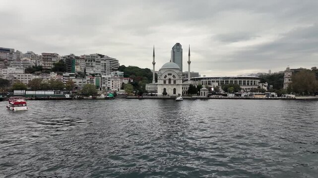 Dolmabah&ccedil;e Camii Mosque, Bosphorus Straight landmark on the European side, construction ordered by Bezmi&acirc;lem Valide Sultan