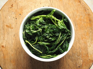 bowl of boiled spinach