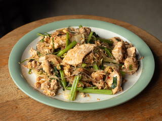 Thai dry sukiyaki - stir fried glass noodles with sukiyaki sauce with chicken and vegetables