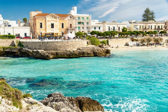 Calette e Acque Cristalline: Litorale di Santa Maria al Bagno in Estate (Salento, Lecce, Puglia, Italia)