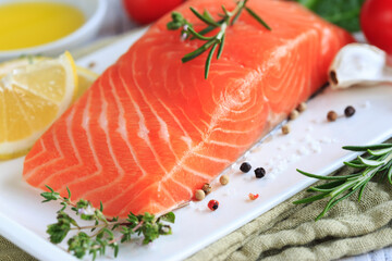 roher Lachs fertig zum braten