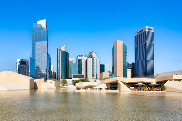 Obraz premium Al Musallah Mosque Prayer Hall and Abu Dhabi skyline